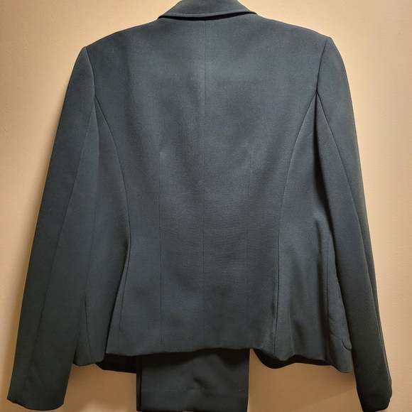 Ladies Green Jones New York pant suit - Picture 3 of 8